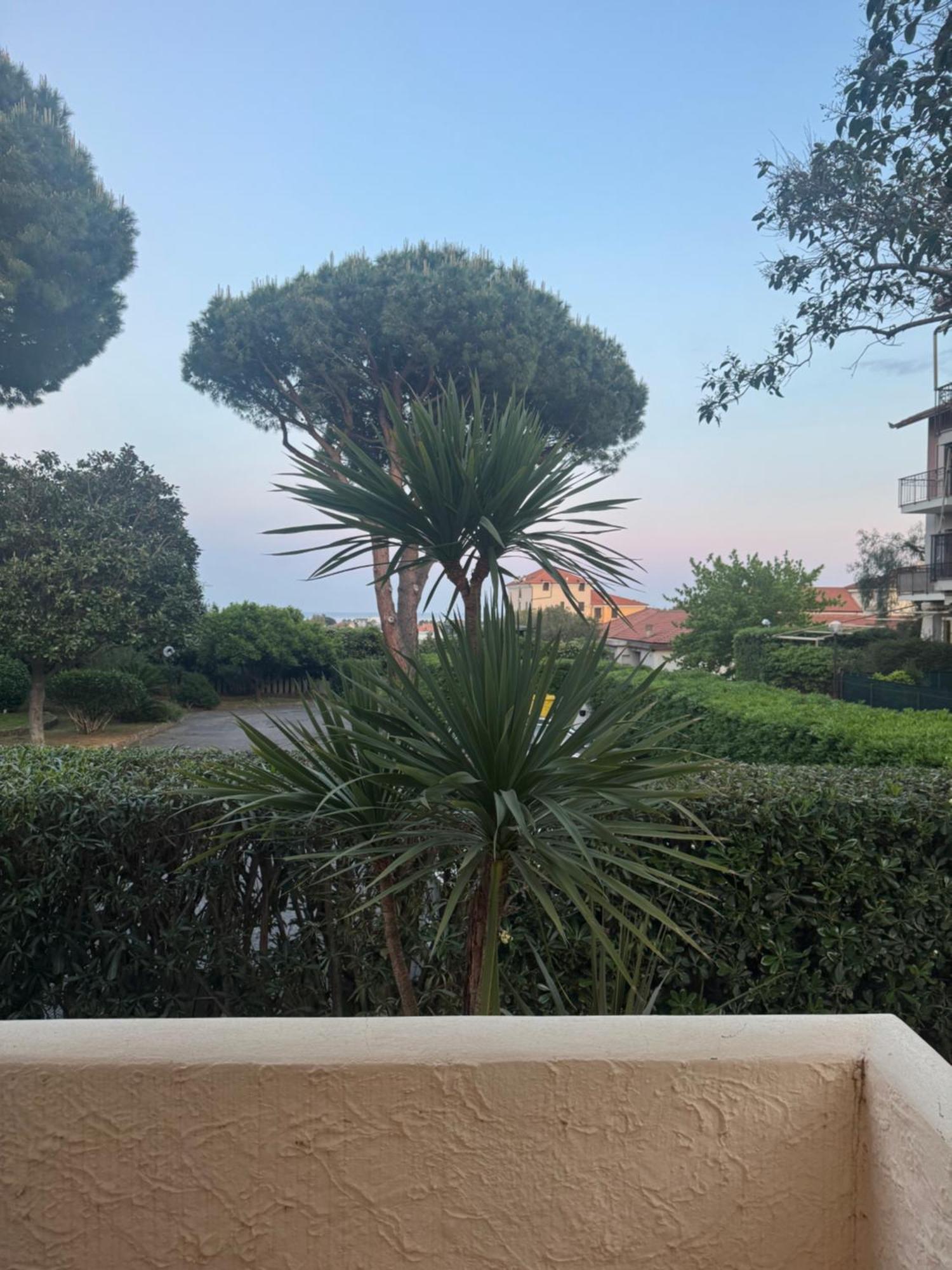 La Luna E Il Falo Ceriale Extérieur photo